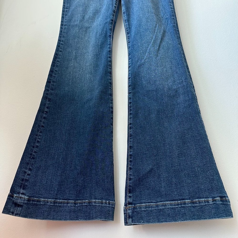Good American Flared Leg Indigo Jeans [size4] NWT never worn